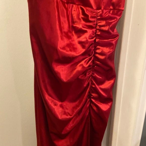 Red satin long slit on side leg prom - gala dress <3 - Picture 3 of 4